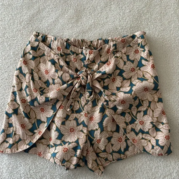 Anthropologie Teal & Cream Asymmetrical Floral Wrap Skirted Shorts - Picture 5 of 13